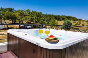 Nápoje v ubytování House Diana - heated swimming pool and jacuzzi