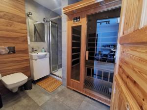 Phòng tắm tại SZCZYRKOWKA DOMEK-SZCZYRK