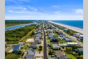 Gallery image of Aqua Haven - Second Street from Beach Home in Holden Beach
