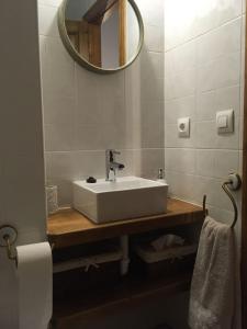 Kúpeľňa v ubytovaní PRECIOSO CHALET JUNTO A POTES CON PISCINA-4 Hab,3 Baños