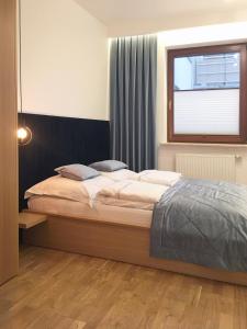 Postel nebo postele na pokoji v ubytování Apartament Jelitkowski Dwór