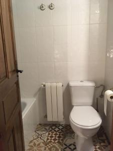 Kúpeľňa v ubytovaní PRECIOSO CHALET JUNTO A POTES CON PISCINA-4 Hab,3 Baños