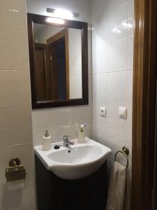 Kúpeľňa v ubytovaní PRECIOSO CHALET JUNTO A POTES CON PISCINA-4 Hab,3 Baños
