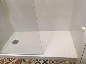 Kúpeľňa v ubytovaní PRECIOSO CHALET JUNTO A POTES CON PISCINA-4 Hab,3 Baños