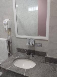 a bathroom with a sink and a mirror at Hotel Cuba in Mexico City