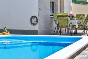 Bazén v ubytovaní Holiday home Nadea - with private pool alebo v jeho blízkosti
