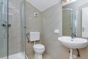 Kúpeľňa v ubytovaní Holiday home Nadea - with private pool + 34 fotografií