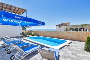 Bazén v ubytovaní Holiday home Nadea - with private pool alebo v jeho blízkosti