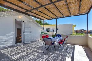 Balkón alebo terasa v ubytovaní Holiday home Nadea - with private pool