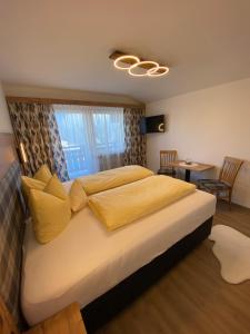 Letto o letti in una camera di Gasthof Pension Berghof