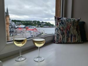 Nápoje v ubytování The Editor's Choice, Oban seafront apartment