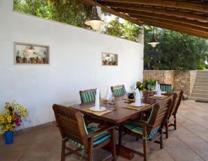 Balkón nebo terasa v ubytování Holiday Home Lukrecia, for 9, private pool, free parking, 450 m from the beach