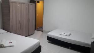 Postel nebo postele na pokoji v ubytování montecarlos hotel