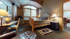 Posezení v ubytování Vail Residences at Cascade Village, a Destination by Hyatt Residence