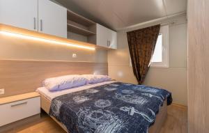 Postel nebo postele na pokoji v ubytování Mobile home Rock Rose 1