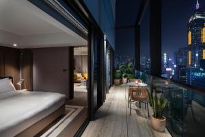 Ліжко або ліжка в номері The Hari Hong Kong