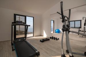 Gimnasio o instalaciones de fitness de Luxury Calheta Villa Casa da Rosalina 5 Bedrooms Stunning Sea Views Pool Table Gym