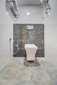 Ванна кімната в Hotel Samaira Residency,Dombivali