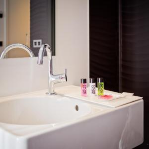 A bathroom at Hotel Las Casas de Pandreula