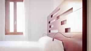 A bed or beds in a room at Hotel Las Casas de Pandreula