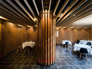 A restaurant or other place to eat at Hotel Las Casas de Pandreula