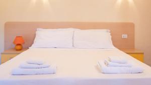 Łóżko lub łóżka w pokoju w obiekcie Welcomely - Piedra del Sol