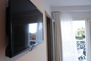 TV a/nebo společenská místnost v ubytování Hotel Sunna Benicassim