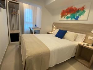 Postel nebo postele na pokoji v ubytování Hotel Sunna Benicassim