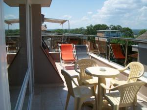 Balkón nebo terasa v ubytování Guest House Donchevi