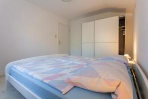 Postel nebo postele na pokoji v ubytování Apartments Katarina B