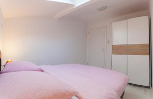 Postel nebo postele na pokoji v ubytování Apartments Katarina B