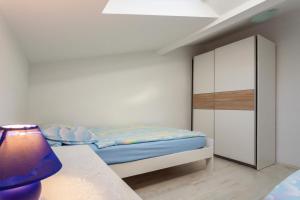 Postel nebo postele na pokoji v ubytování Apartments Katarina B