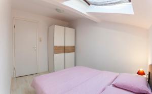 Postel nebo postele na pokoji v ubytování Apartments Katarina B