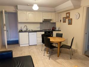Cucina o angolo cottura di An Stór Townhouse