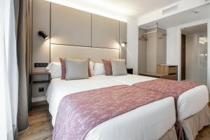מיטה או מיטות בחדר ב-Pierre & Vacances Apartamentos Edificio Eurobuilding 2