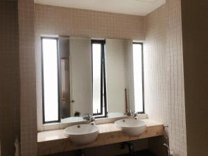 Peninsula Residence All Suite Hotel tesisinde bir banyo