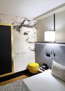 Postel nebo postele na pokoji v ubytování Hôtel Le Roosevelt Lyon