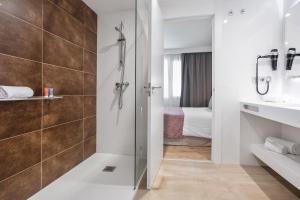 A bathroom at Pierre & Vacances Apartamentos Edificio Eurobuilding 2