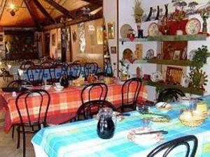 a dining room with a table with chairs and a blue and white table cloth at B&B Domo De Pedra in Tottubella