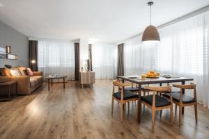 A seating area at Pierre & Vacances Apartamentos Edificio Eurobuilding 2