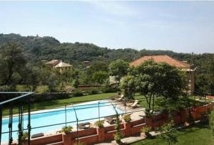 A piscina localizada em Villa Rosmarino ou nos arredores