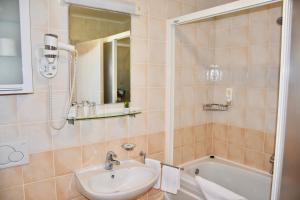 
A bathroom at Pervanovo Apartments with Free Parking
