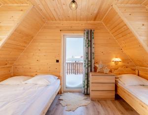 Katil atau katil-katil dalam bilik di Domek pod chałpom sauna & bania