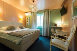 Un ou plusieurs lits dans un hébergement de l'établissement Hotel SPA Restaurant Au Cheval Blanc