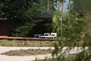 Aed väljaspool majutusasutust Nooz - Something Different?