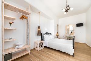 Ένα ή περισσότερα κρεβάτια σε δωμάτιο στο Hotel Thira