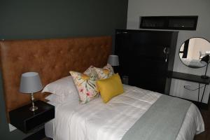 The Guesthouse 6 on Vrede客房内的一张或多张床位