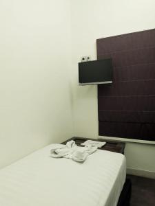 Postel nebo postele na pokoji v ubytování Omah Qu Guesthouse Malioboro