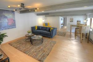 a living room with a couch and a table at fewo1846 - An der alten Kaffeerösterei - stilvoll eingerichtete 2-Zimmer-Wohnung im Stadtzentrum in Flensburg