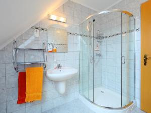 Kúpeľňa v ubytovaní Apartment Amarillo 3-3 by Interhome